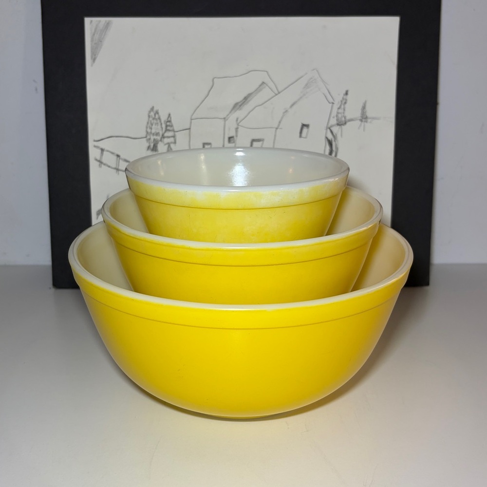 Pyrex Yellow Nesting Mixing Bowls Set
